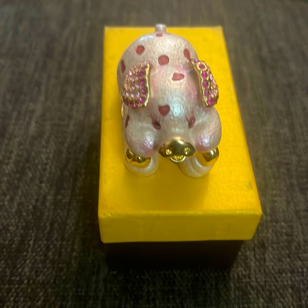 Rucinni smiling valentine pig gem box